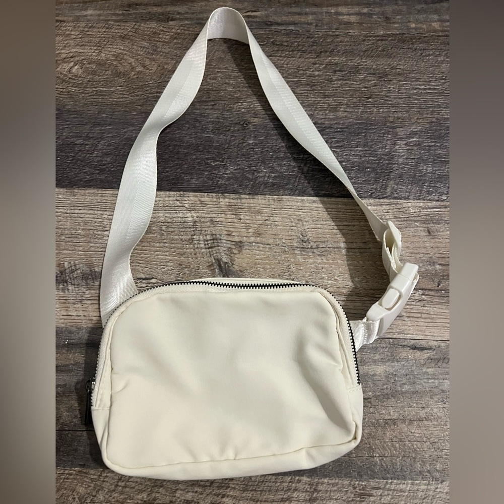 White Fanny pack or belt bag